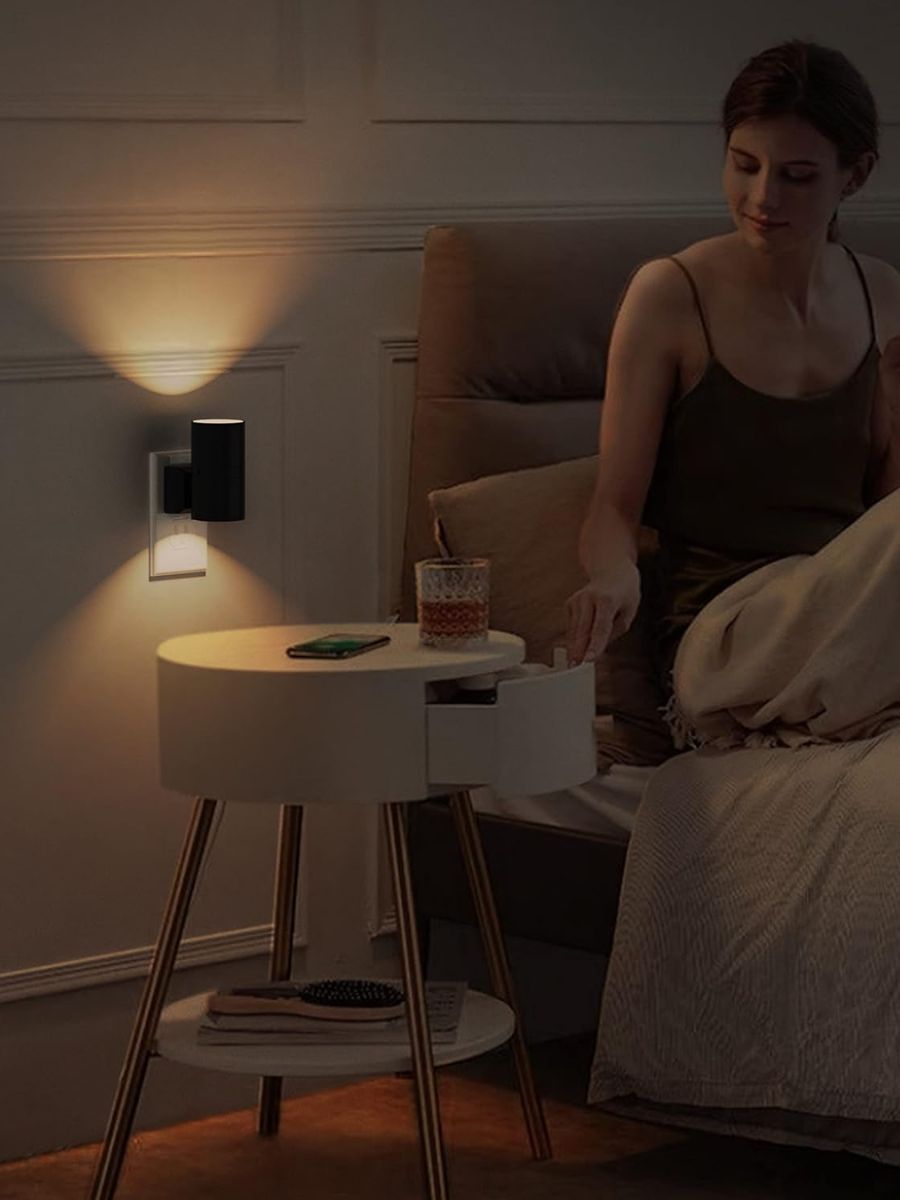 Plug-In Night Light with Auto Sensor and Adjustable Brightness