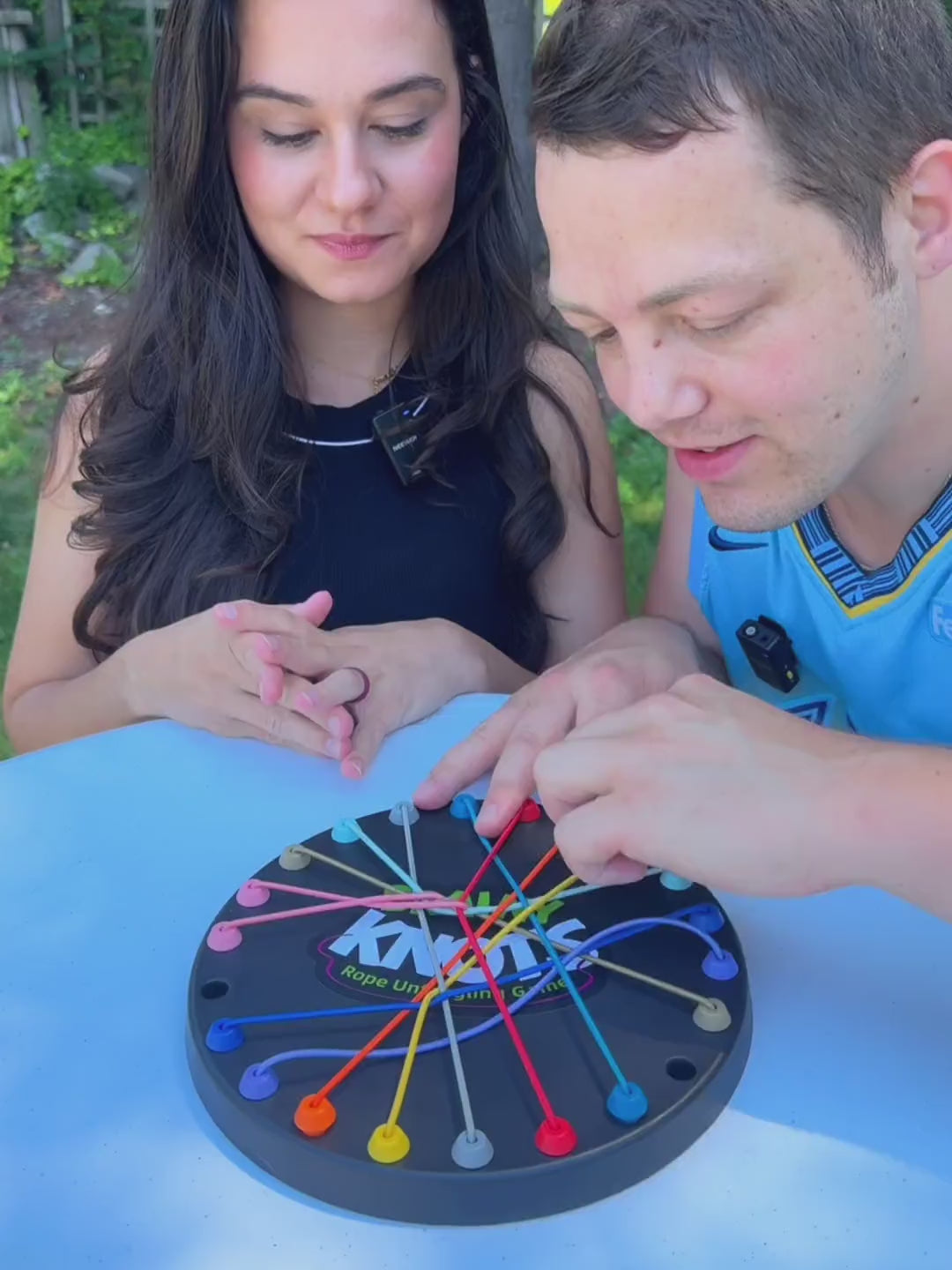 Brainy Knots – untangle, compete, connect